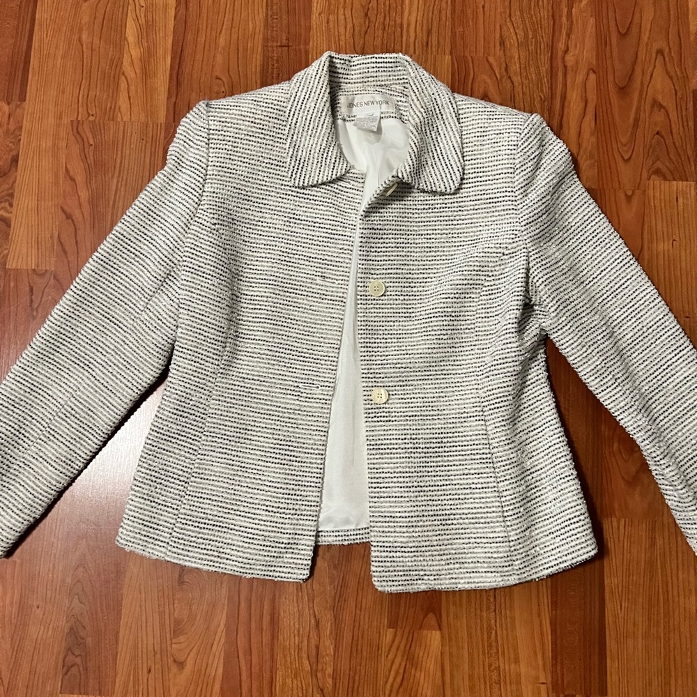 Gray blazer size 10 Jones New York